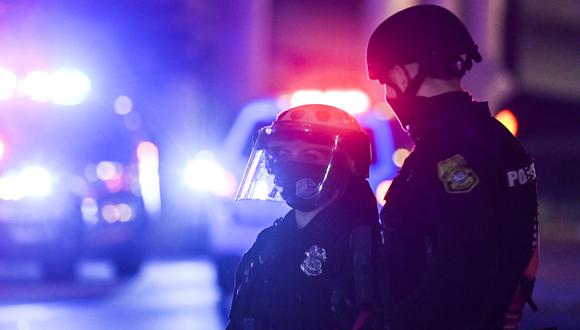 Imagen referencial de unos policías en Florida, Estados Unidos. (Foto: CHANDAN KHANNA / AFP)