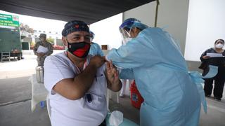 Personal de salud del Hospital Militar fueron vacunados con la primera dosis de Sinopharm | FOTOS