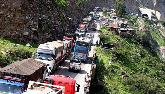 En la Carretera Central se ha reportado una gran congestión vehicular. (Andina)