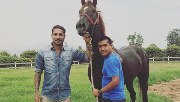 Guerrero visitó a uno de sus caballos campeones, Elbchausse. (Paolo Guerrero)