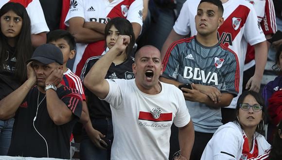 Hinchas de River Plate y Boca Juniors fueron advertidos por la Conmebol sobre las leyes españolas sobre las barras en los estadios. (Foto: AP)