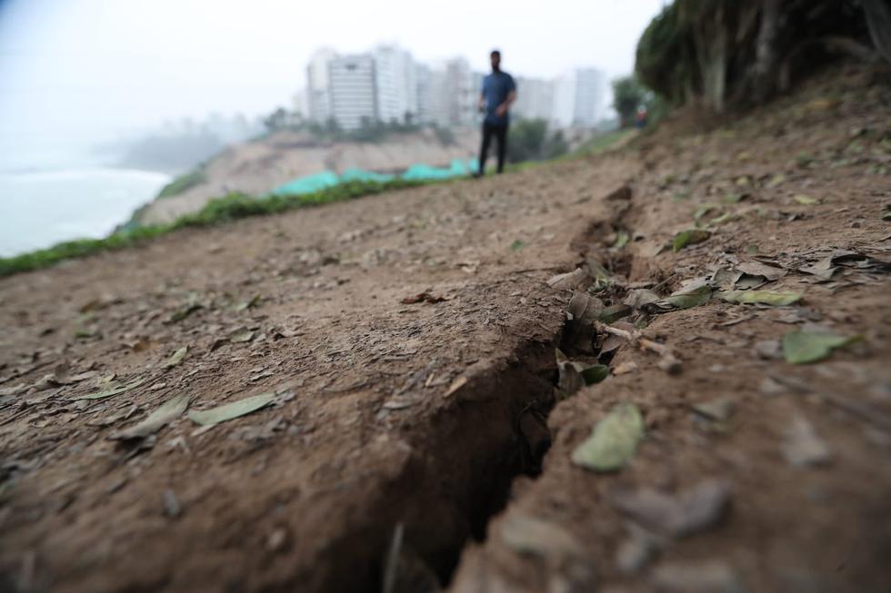 Según reporta el Diario El Comercio, la Municipalidad de Barranco confirmó que la grieta se produjo luego del sismo del último martes. (Lino Chipana Obregón/GEC)