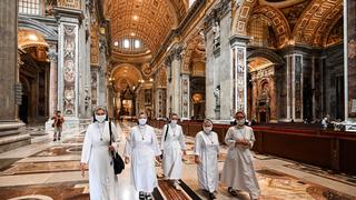 La basílica de San Pedro reabre, en una Italia que avanza en su desconfinamiento [FOTOS]