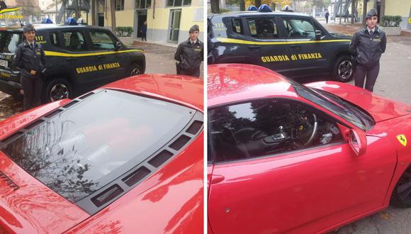 n joven italiano ha sido detenido por la policía de Asti (noroeste de Italia) acusado de falsificar este Ferrai F430, que construyó artesanalmente a partir de un coche de la marca Toyota al que había modificado la carrocería y la apariencia exterior. (Foto de EFE/ Guardia de Finanzas italiana)
