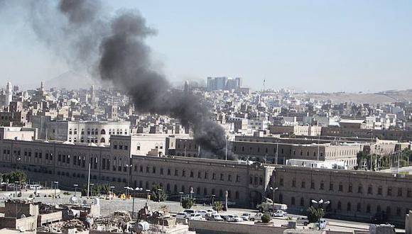 Atentado a Ministerio de Defensa en Yemen dejó 52 muertos. (Reuters)