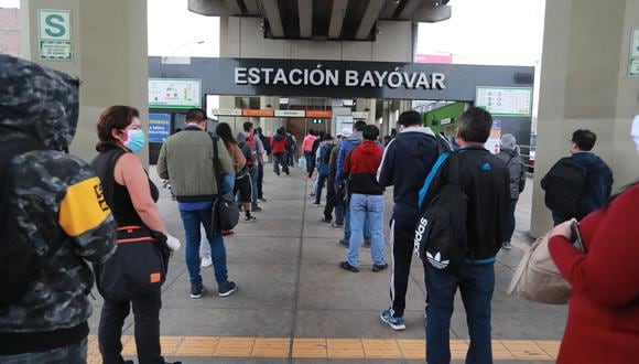 Martín Vizcarra: Trabajadores del Estado no usarán transporte público entre 7 y 10 de la mañana. FOTO: LINO CHIPANA OBREGÓN