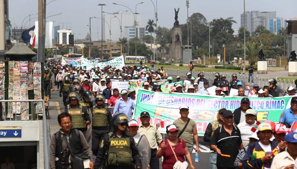 Los manifestantes se movilizan por el centro de Lima. (Foto:Alessandro Currarino /GEC)