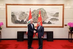 Canciller entrega invitación de Boluarte para Xi Jinping