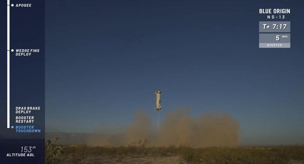 En esta imagen de video puesto a disposición por Blue Origin, el cohete New Shepard aterriza en Texas (Estados Unidos). (Blue Origin/AP).