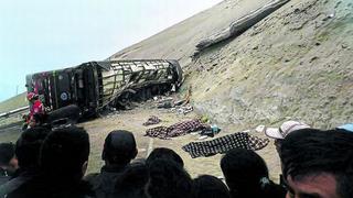 Arequipa: Bus con 53 pasajeros se estrella contra cerro y mueren 7