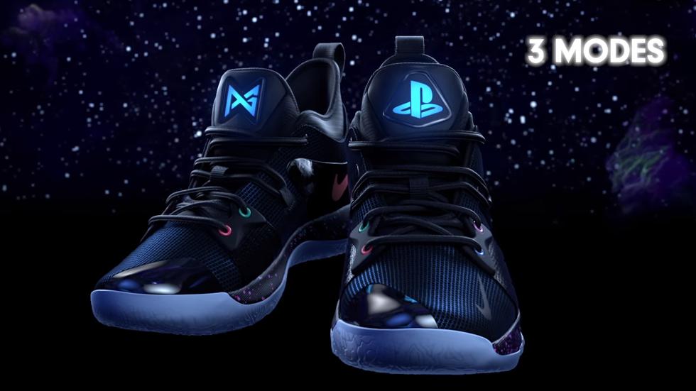 Sony, Nike y Paul George, el aclamado jugador de la NBA, han presentado una colaboración muy especial. Se trata de las zapatillas 'Nike PG-2 PlayStation Colorway', diseñadas por el 13 de los Oklahoma City Thunder en homenaje a PlayStation.