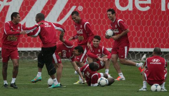 BUEN ÁNIMO. El plantel que entrena en la Videna se alista para el duelo contra Paraguay. (Alberto Orbegoso)