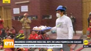 ¡Admirable! Vecinos llevaron desayuno a bomberos que controlan incendio en fábrica de chocolates de Pisco