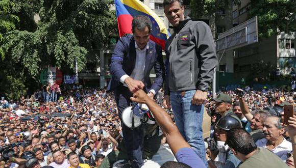 El pasado martes, Juan Guaidó encabezó un levantamiento que el chavismo calificó de "escaramuza golpista". (Foto: AFP)