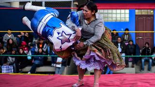 Las luchadoras en Bolivia vuelven al cuadrilátero tras las protestas | FOTOS