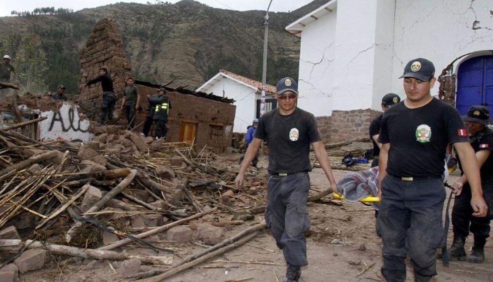 Autoridades inician labores de ayuda tras sismo en Paruro. (Percy Hurtado/Andina)