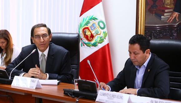 El congresista Clemente Flores, vocero de Peruanos por el Kambio, recordó que hay otros proyectos de adelanto de elecciones. (Foto: Congreso de la República)