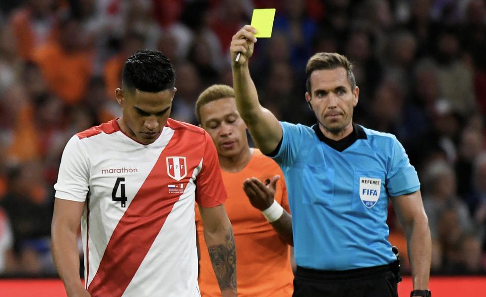 Holanda derrotó a Perú 2-1 con un doblete de Memphis Depay. (REUTERS)