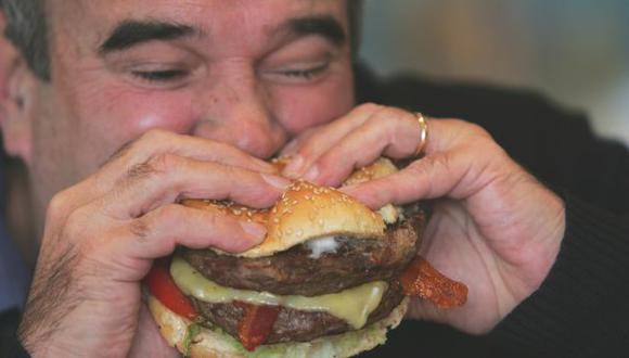 El impuesto pretende desalentar el consumo de alimentos como las hamburguesas.  (Enrique Cúneo)