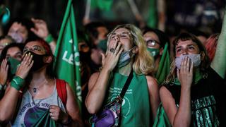 De “cinco locas” que pedían firmas a una marea verde que legalizó el aborto en Argentina 