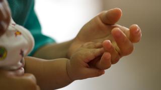 Más de 80 bebés menores de un año dieron positivo al coronavirus en Texas