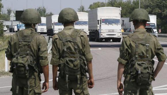 Autoridades de Ucrania denunciaron que 23 camiones blindados de Rusia invadieron su territorio. (EFE)