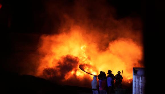 Bomberos controlaron incendio de grandes proporciones en Cajamarquilla. (Cesar Grados / GEC)