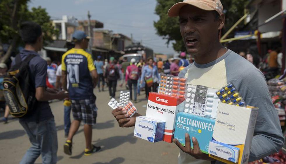 Las peligrosas "farmacias" callejeras en la frontera entre Venezuela y Colombia. (Foto: AFP)