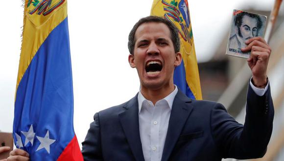 Juan Guaidó, el joven que preside el Parlamento, se autoproclamó presidente del país ante la presunta "usurpación" de la primera magistratura por parte de Maduro. (Foto: EFE)