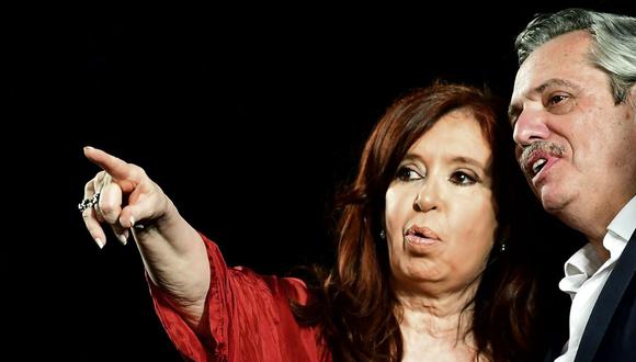 Para Cristina Kirchner "hoy Alberto es presidente y va a tener y tiene frente a sí una inmensa tarea y responsabilidad" ante un país "arrasado". (Foto: AFP)