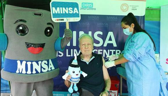 Minsa continúa aplicando la vacuna bivalente a personas desde los 6 meses de edad y 59 años