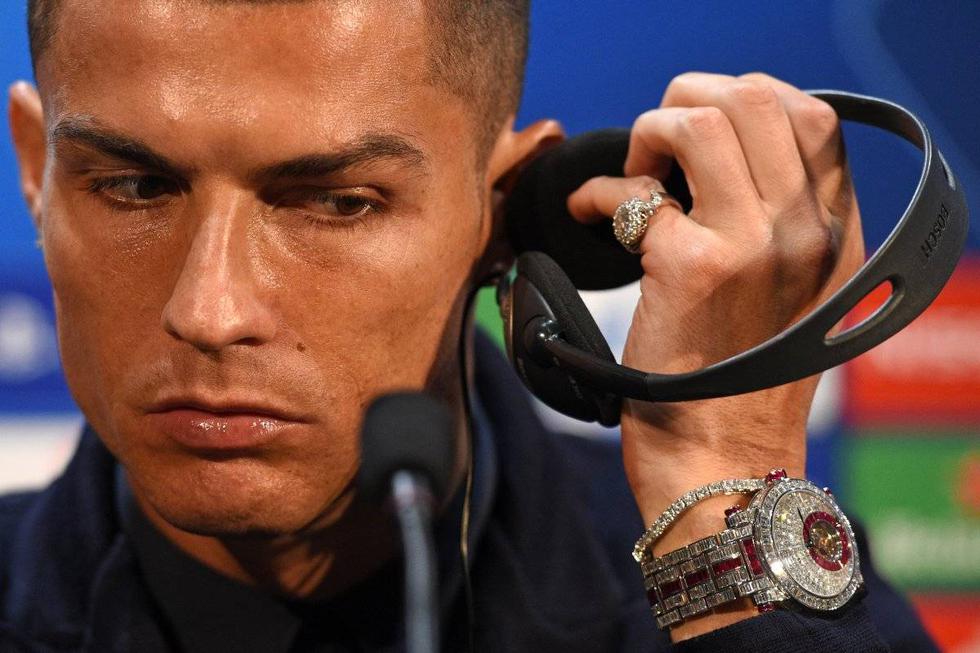 Cristiano Ronaldo tiene un reloj de dos millones de euros, pero el boxeador Floyd Mayweather lo supera. (AFP)