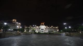 Así luce la Plaza San Martín en pleno toque de queda por coronavirus [FOTOS]