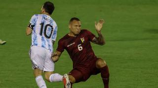 Lionel Messi: Adrián Martínez rompe su silencio tras cometer dura falta contra el argentino