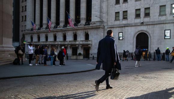 Wall Street baja al alejarse la caída de tasas de interés de EE.UU. Photographer: Michael Nagle/Bloomberg