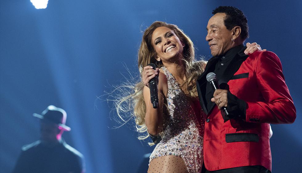 La cantante Jennifer Lopez no dudó en presentarse sobre el escenario y dar lo mejor de ella.  (Foto: AFP)