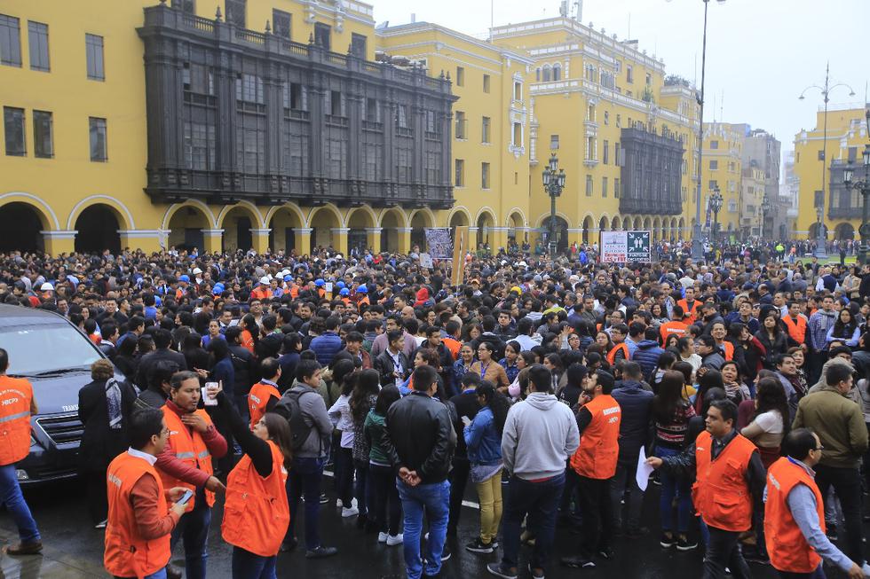 Ciudadanos participaron del Simulacro Nacional de Sismo en el Cercado de Lima. (Foto: Lino Chipana)