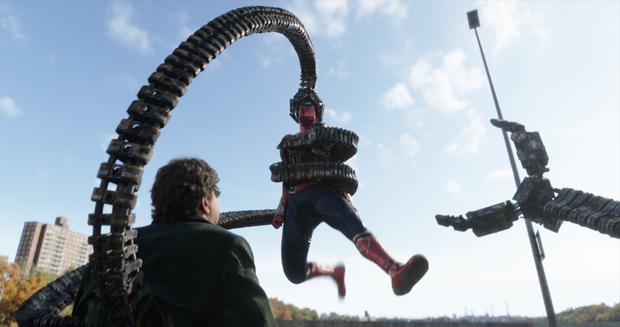 Doc Ock (Alfred Molina) and Spider-Man battle it out in Columbia Pictures' SPIDER-MAN: NO WAY HOME.