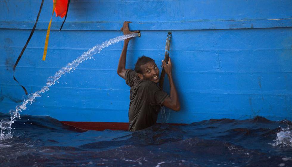 Las dramáticas imágenes del rescate de 6 mil migrantes en el mar Mediterráneo. (AP)