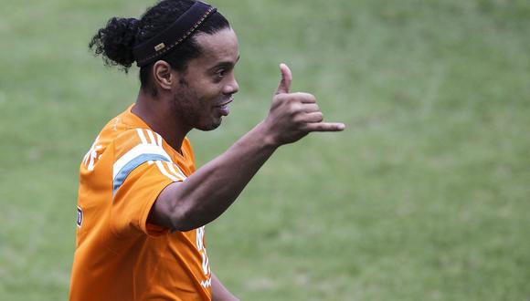 Tras su retiro del fútbol profesional, Ronaldinho continúa deleitando a sus seguidores a través de las redes sociales. (EFE)