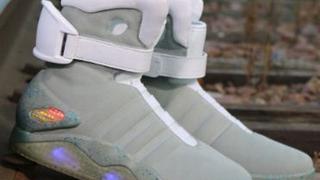 ‘Volver al futuro’: Zapatillas de Marty McFly ya están a la venta