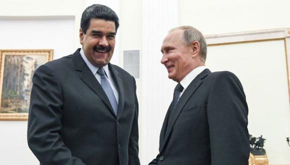 Nicolás Maduro felicitó a Vladimir Putin por su reelección y a Rusia por su civismo. (AP)