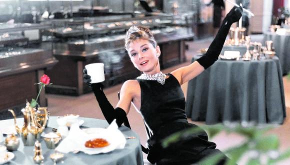 Icónica. Audrey Hepburn estableció un nuevo paradigma en la relación entre mujeres y joyas al interpretar a Holly Golightly en “Desayuno en Tiffany”.