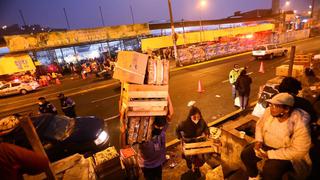 San Luis: desalojan a ambulantes en mercado de frutas y se pasan al lado de La Victoria 