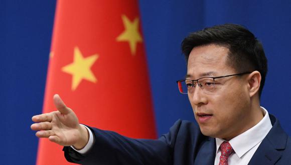 El portavoz del Ministerio de Relaciones Exteriores de China, Zhao Lijian, responde a una pregunta en una conferencia de prensa en Beijing (China), el 8 de abril de 2020. (Foto de GREG BAKER / AFP).