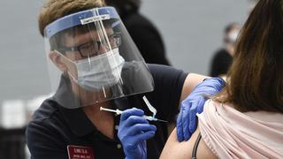 Estados Unidos: especialistas advierten que personas vacunadas podrían ser portadoras del COVID-19