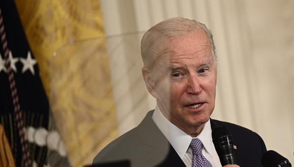 Ahora le tocó a Biden, con la filtración de más de 50 documentos secretos que demuestran escuchas y políticas estadounidenses en países aliados y rivales, señala el columnista. (Foto de Brendan SMIALOWSKI / AFP)