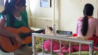 La Libertad: joven trujillana busca ayudar a los pacientes a través de la “Musicoterapia”