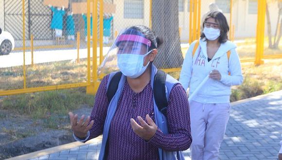 ​Mujer llora y suplica para que presidente Vizcarra vea la realidad de enfermos en Arequipa (VIDEO)