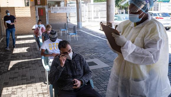 Desde el 14 de febrero de 2020, cuando Egipto informó de la primera infección de coronavirus detectada en suelo africano, el continente ha registrado 242.000 muertos y cerca de 11 millones de casos de COVID-19. (Foto: EMMANUEL CROSET / AFP)